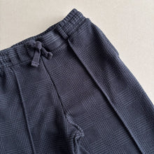 Load image into Gallery viewer, H&amp;M Navy Houndstooth Trousers - 5-6 years
