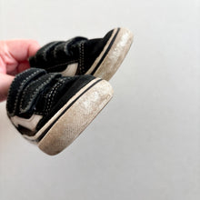 Load image into Gallery viewer, VANS Trainers - UK5
