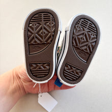 Load image into Gallery viewer, Converse Vehicles Low Rise Trainers - UK2

