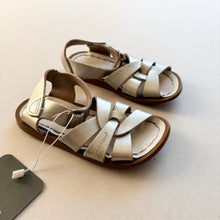 Load image into Gallery viewer, Salt Water Silver Sandals - UK6
