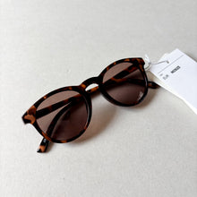 Load image into Gallery viewer, H&amp;M Sunglasses- 1-3 years - BNWT

