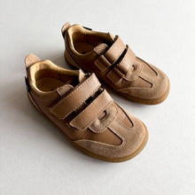 Load image into Gallery viewer, Young Soles Barefoot Sneakers - Leather - UK8.5 (EU26) NEW
