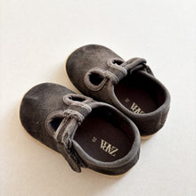 Load image into Gallery viewer, Zara Barefoot Shoes - EU20 / UK4
