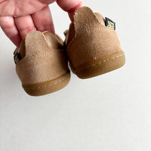 Load image into Gallery viewer, Young Soles Barefoot Sneakers - Leather - UK8.5 (EU26) NEW

