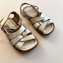 Load image into Gallery viewer, Salt Water Silver Sandals - UK6
