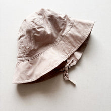 Load image into Gallery viewer, H&amp;M Beige Bucket Hat with Straps - 2-4 years
