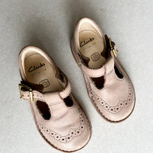 Load image into Gallery viewer, Clarks Pink Air Spring Shoes - UK 6G
