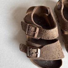Load image into Gallery viewer, Birkenstock Sandals - EU23/UK6
