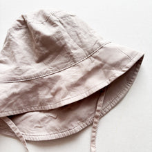 Load image into Gallery viewer, H&amp;M Beige Bucket Hat - 2-4 years
