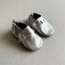 Load image into Gallery viewer, M&amp;S Silver Pram Shoes - 6-12 months
