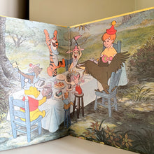 Load image into Gallery viewer, Vintage 70’s Winnie The Pooh Board Book
