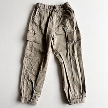 Load image into Gallery viewer, Uniqlo Trousers - 5-6 years
