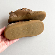 Load image into Gallery viewer, Young Soles Barefoot Sneakers - Leather - UK8.5 (EU26) NEW
