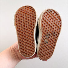 Load image into Gallery viewer, VANS Trainers - UK5
