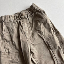 Load image into Gallery viewer, Uniqlo Trousers - 5-6 years
