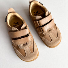Load image into Gallery viewer, Young Soles Barefoot Sneakers - Leather - UK8.5 (EU26) NEW
