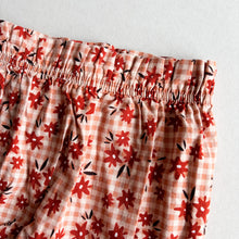 Load image into Gallery viewer, Rose &amp; Guy Floral Bloomers - 3-4 years
