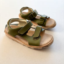 Load image into Gallery viewer, Clarks Green leather sandals - UK11
