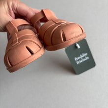 Load image into Gallery viewer, Zara Peach Jelly Sandals - EU22/UK5
