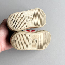 Load image into Gallery viewer, VEJA White trainers - UK9.5
