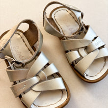 Load image into Gallery viewer, Salt Water Silver Sandals - UK6
