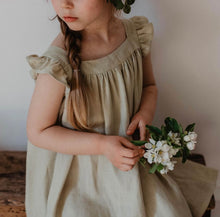 Load image into Gallery viewer, Nellie Quats Green Linen Oversized Dress - 5-6 years (BNWT)
